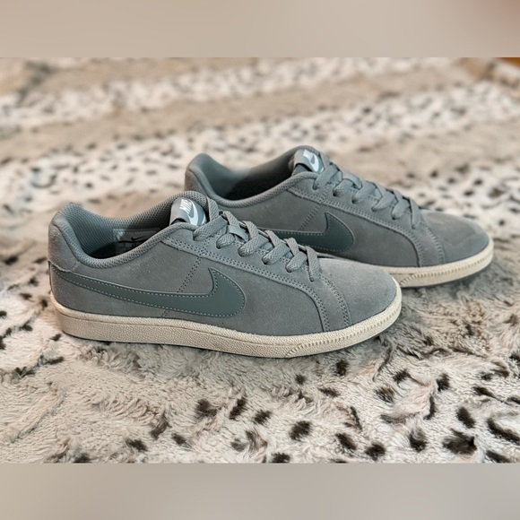 Nike Women’s Court Royale Suede Shoes - Picture 2 of 11